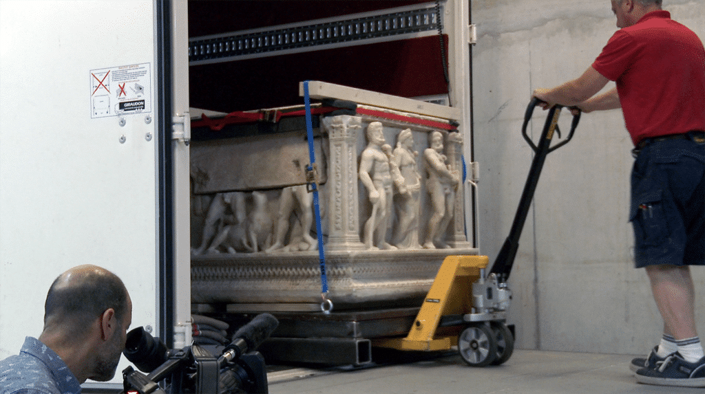 Un sarcophage romain transporté par Harsch